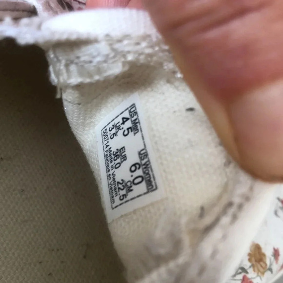 Vans Classic Slip-On Shoes In  Vintage Floral - Picture 5 of 8